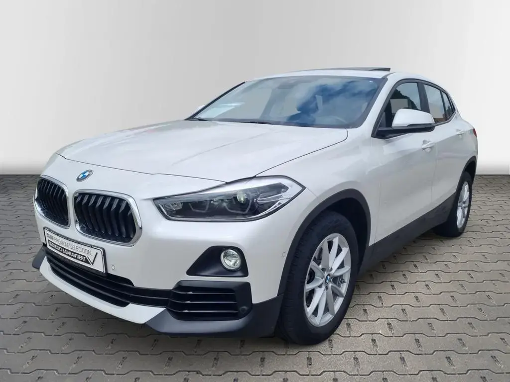 Main__Slider__Photo:BMW X2 sDrive 18i ACC Parkassistent HUD El. Panodach 10/2019-1