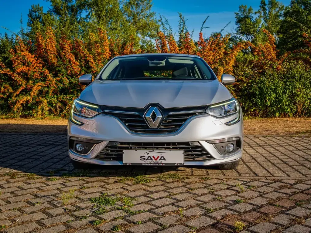 Main__Slider__Photo:Renault Megane IV Lim. 5-trg./ TÜV NEU 03/2019-1