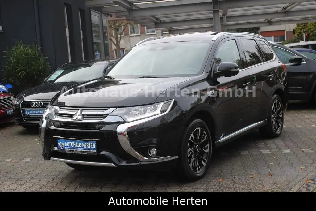 Main__Slider__Photo:Mitsubishi Outlander PLUG IN HYBRID*2.0*LEDER+NAVI+XENON* 09/2017-0