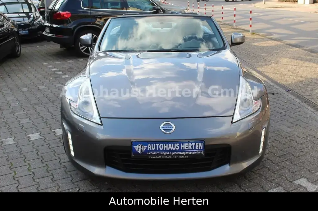 Main__Slider__Photo:Nissan 370Z 370 Z Roadster Pack*AUTOMATIK*NAVI*KAMERA*ALU20" 04/2013-1