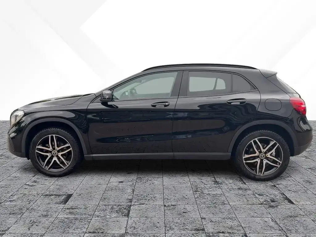 Main__Slider__Photo:Mercedes-Benz GLA 180 Urban *AHK*Navi*Kamera*Night-Paket* 08/2017-1