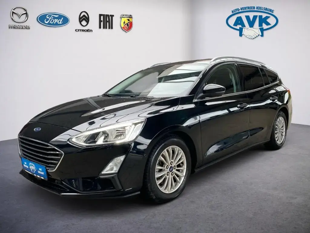 Main__Slider__Photo:Ford Focus Turnier Titanium AHK 1800KG 10/2018-1