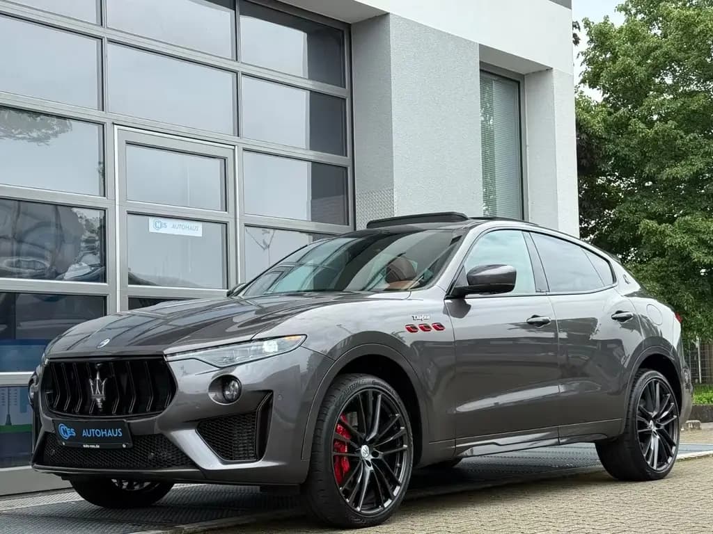Main__Slider__Photo:Maserati Levante TROFEO V8*PANO*360*B&W*SOFT*BELÜFTUNG*22 03/2021-0