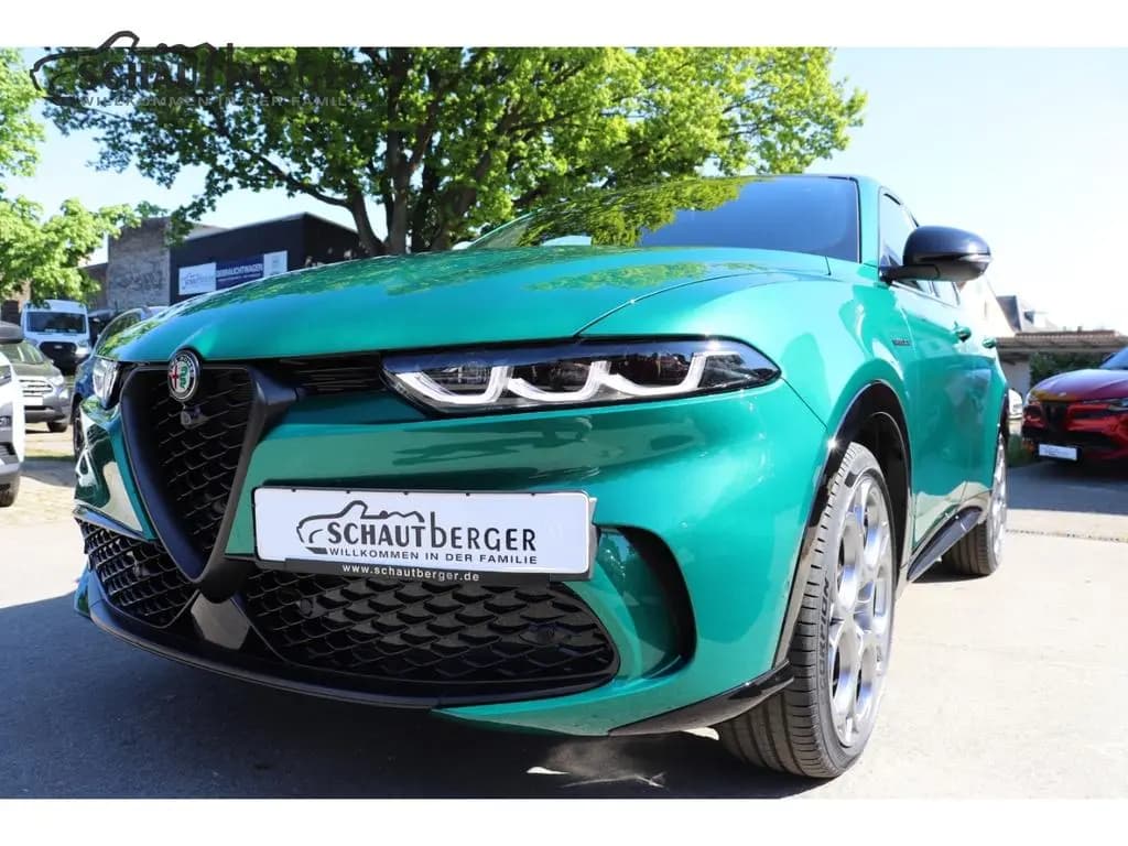 Main__Slider__Photo:Alfa Romeo Tonale Veloce 1.5 Mild Hybrid Panoramadach LED S 05/2025-0