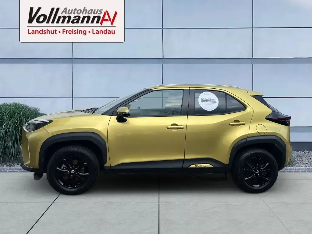 Main__Slider__Photo:Toyota Yaris Cross Hybrid AWD Adventure 10/2022-1