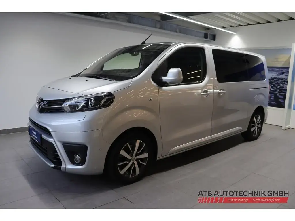Main__Slider__Photo:Toyota Proace (Verso) Proace Verso 2.0 l L1 Executive 6-Sitzer 11/2018-1