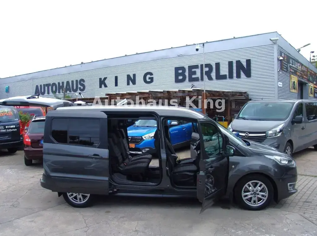 Main__Slider__Photo:Ford Tourneo Connect Grand Tourneo Connect Titan-AUT/7Si/NAV/PANO 12/2018-1