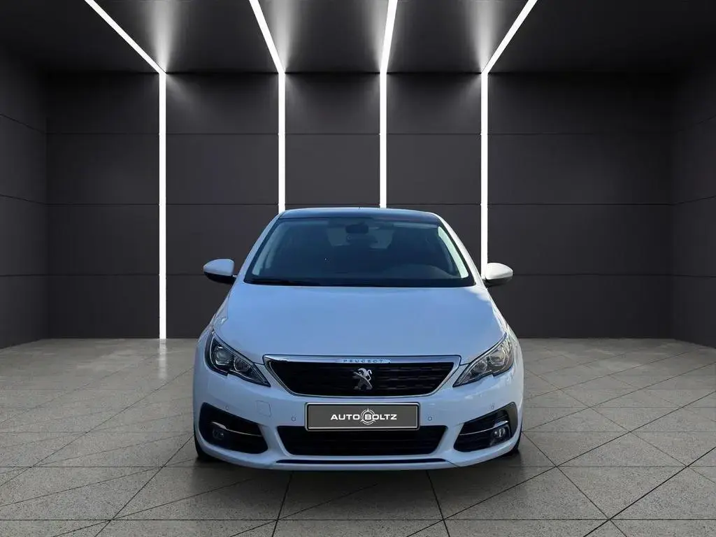 Main__Slider__Photo:Peugeot 308 Style Pano Kamera Sitzheizung 07/2018-1
