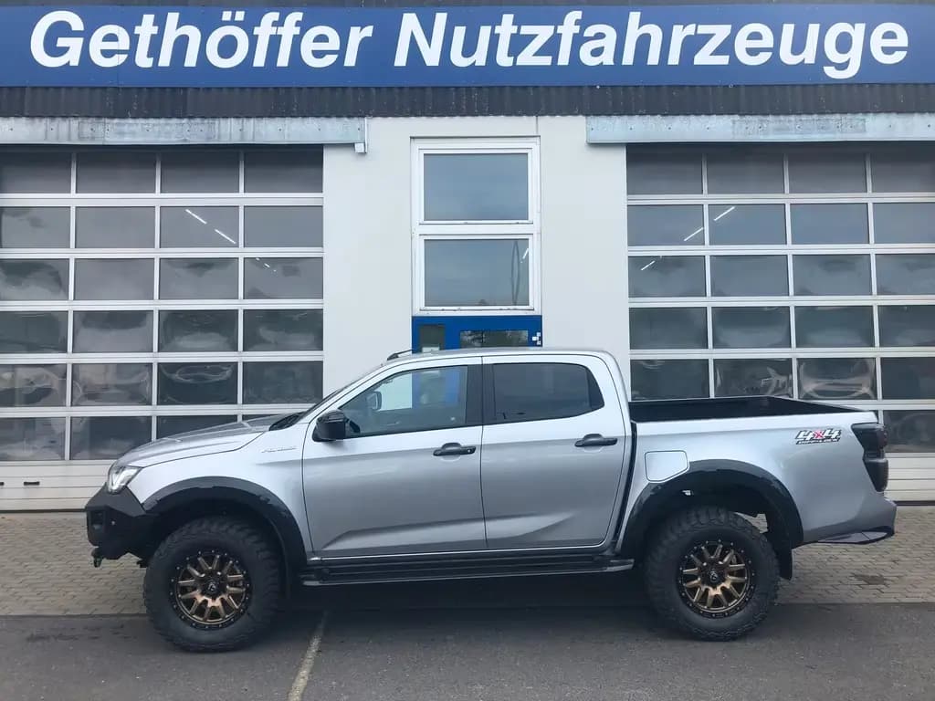 Main__Slider__Photo:Isuzu D-Max Double Cab 4x4 V-Cross MT +Offroad+Winde+ 06/2025-0
