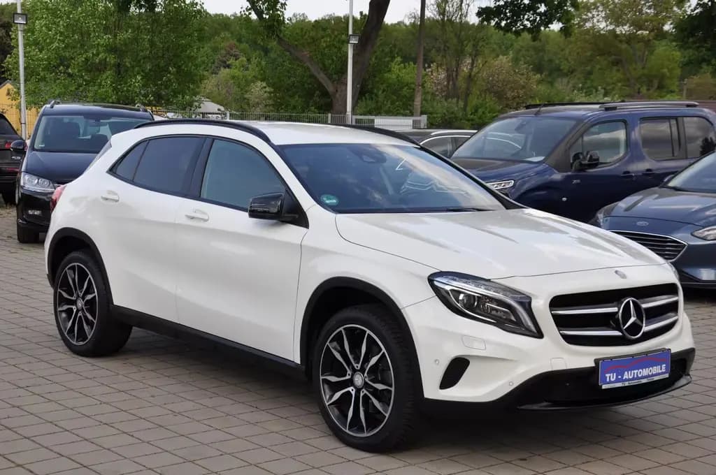 Main__Slider__Photo:Mercedes-Benz GLA-Class 250 4Matic NIGHT-STANDHZ-NAVI-MEMORY-XENON 10/2016-0