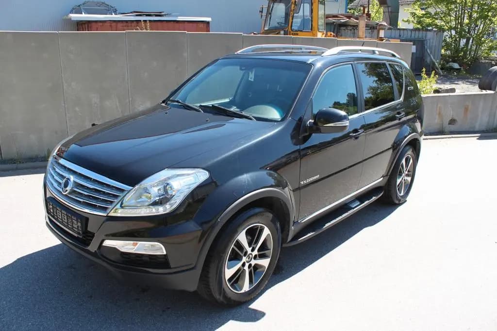 Main__Slider__Photo:Ssangyong Rexton Allrad / AHK / 7 Sitzer/ 3500kg AHL 07/2017-0