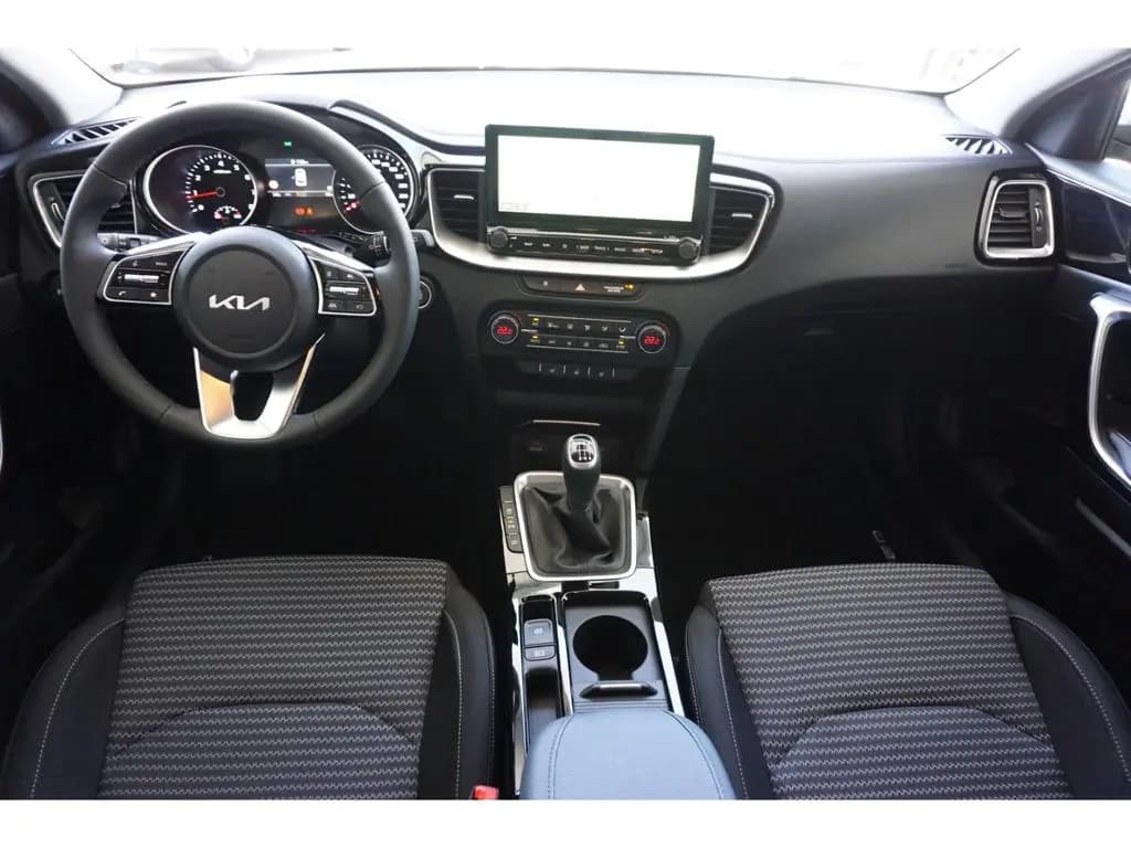 Main__Slider__Photo:Kia Ceed 1.5T 140 Ultimate Edition Style JBL 17''LM 11/2025-0