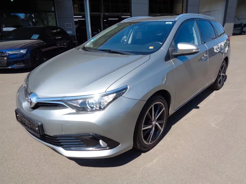 Main__Slider__Photo:Toyota Auris Touring Sports Edition-S+ 01/2017-0