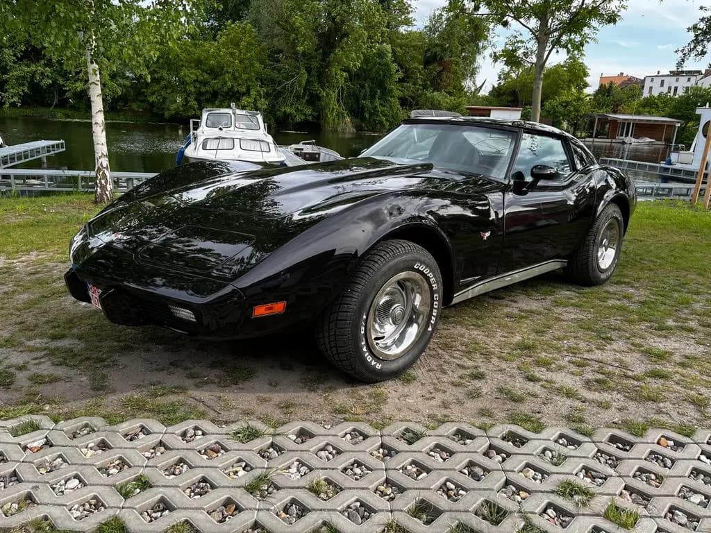 Main__Slider__Photo:Corvette C3 Coupé T-Top Frame-Off H-Kennzeichen 07/1977-0