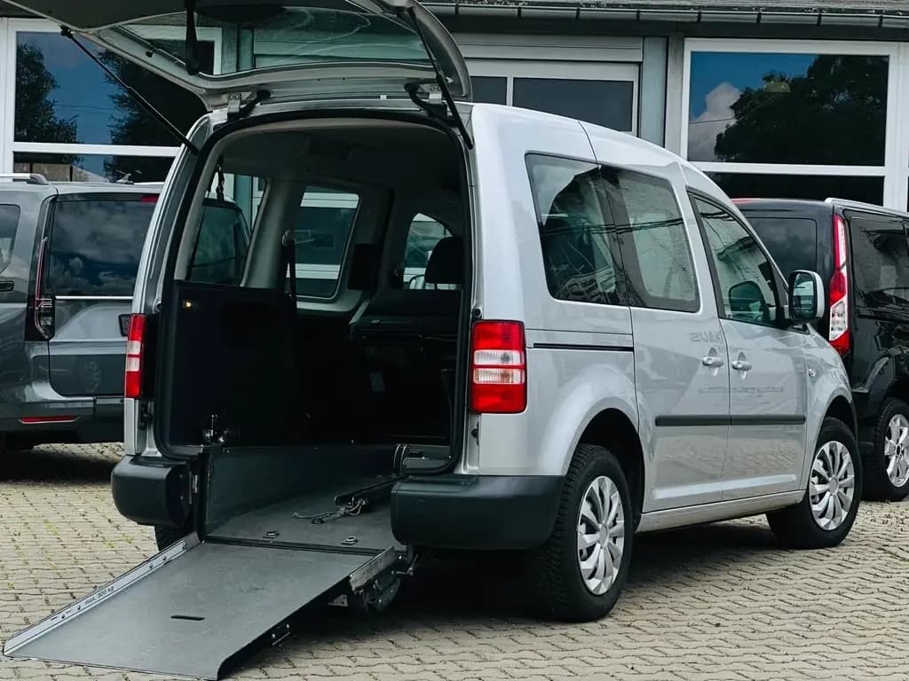 Main__Slider__Photo:Volkswagen Caddy Behindertengerecht-Rampe 07/2013-0