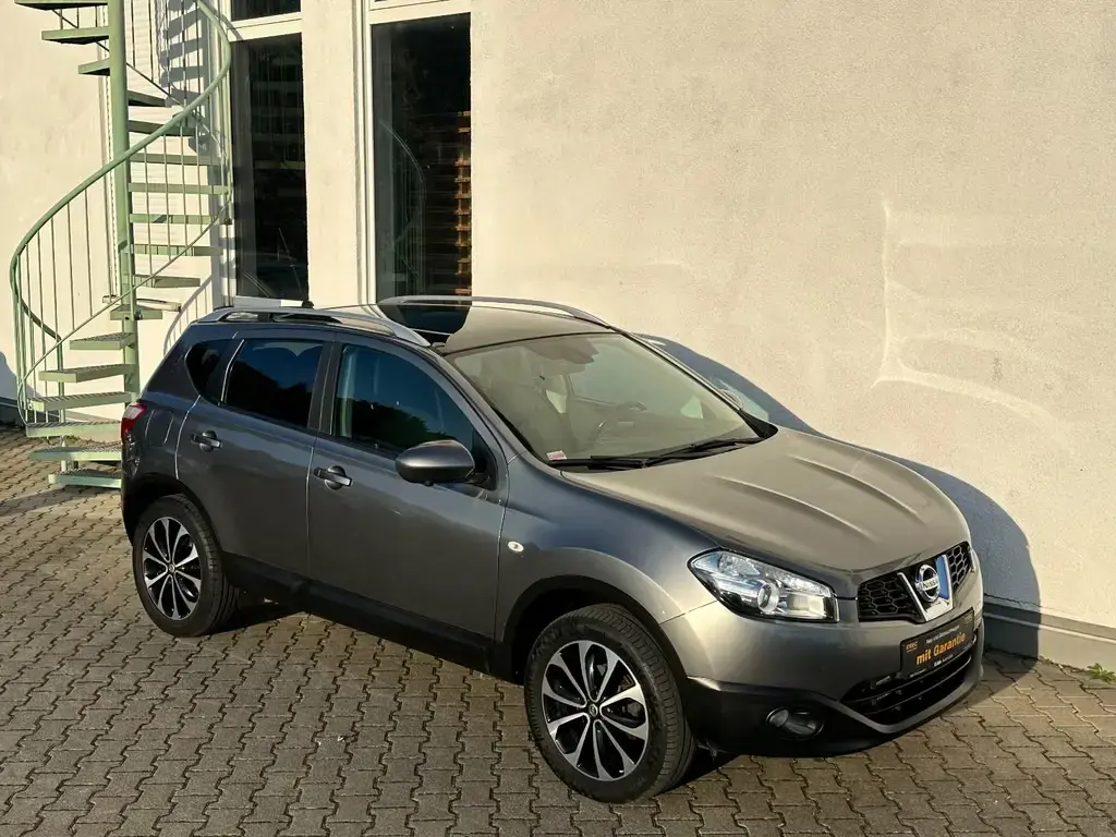 Main__Slider__Photo:Nissan Qashqai I-Way 4X4 *Pano *Navi *360Kamera 09/2012-1
