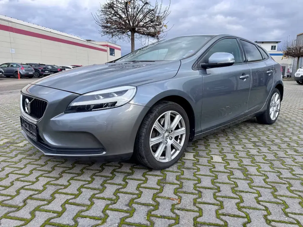 Main__Slider__Photo:Volvo V40 Momentum T2 Aut. - NAVI + LED + AHK 05/2019-1