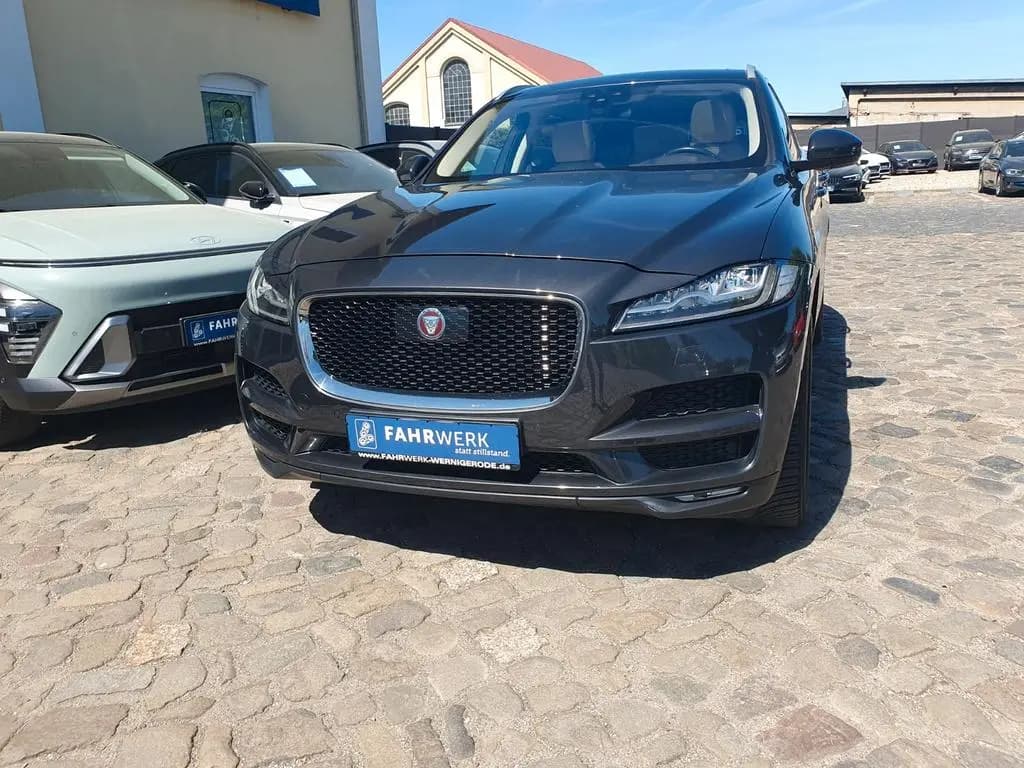 Main__Slider__Photo:Jaguar F-Pace F-PACE Prestige AWD AHK Paket Winter LED 06/2017-0