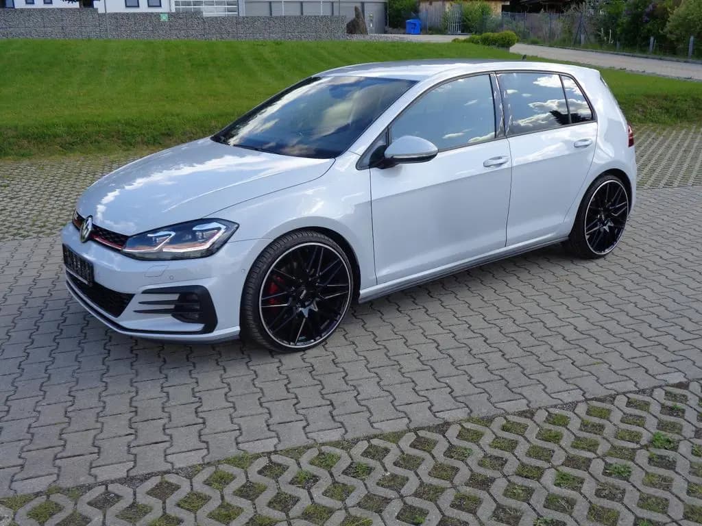 Main__Slider__Photo:Volkswagen Golf VII Lim. GTI 250 € mon.Rate 1J Geb.G 05/2018-0