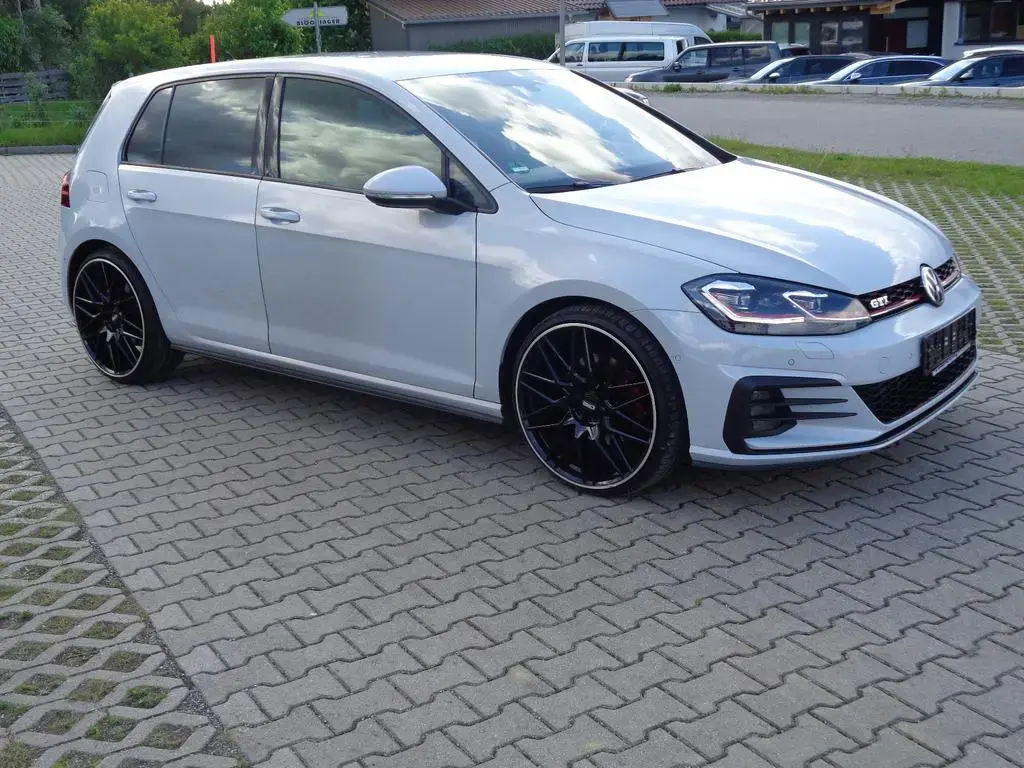 Main__Slider__Photo:Volkswagen Golf VII Lim. GTI 250 € mon.Rate 1J Geb.G 05/2018-1