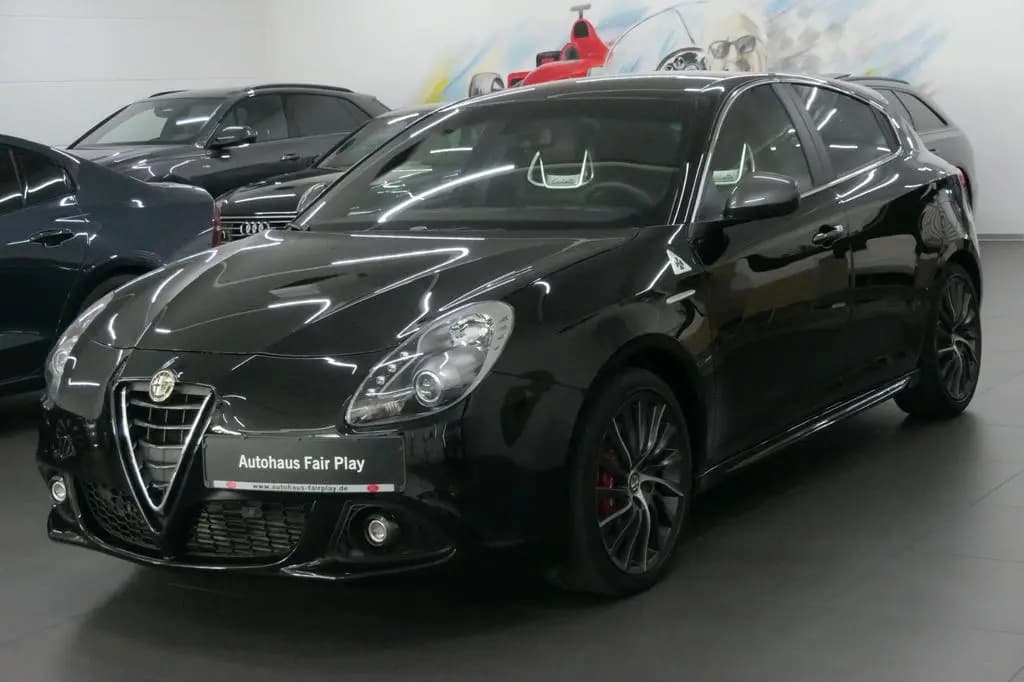 Main__Slider__Photo:Alfa Romeo Giulietta Quadrifoglio Verde Aut. /Unfallfrei ! 12/2015-0