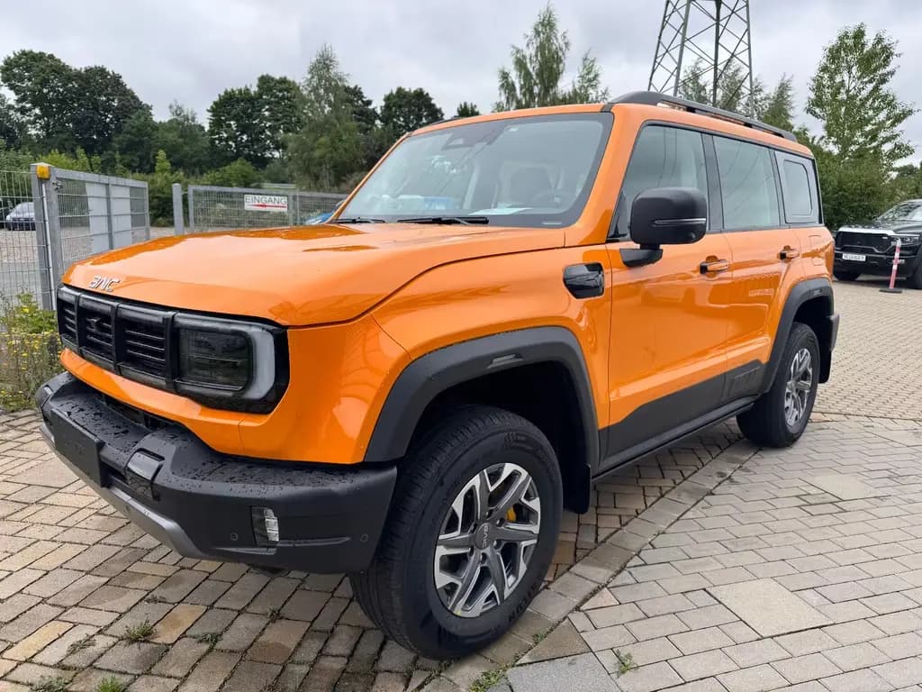 Main__Slider__Photo:BAIC BJ40 2.0T 4WD 8 Gang AT Pano/Sitzhzg und Belüft. null-0