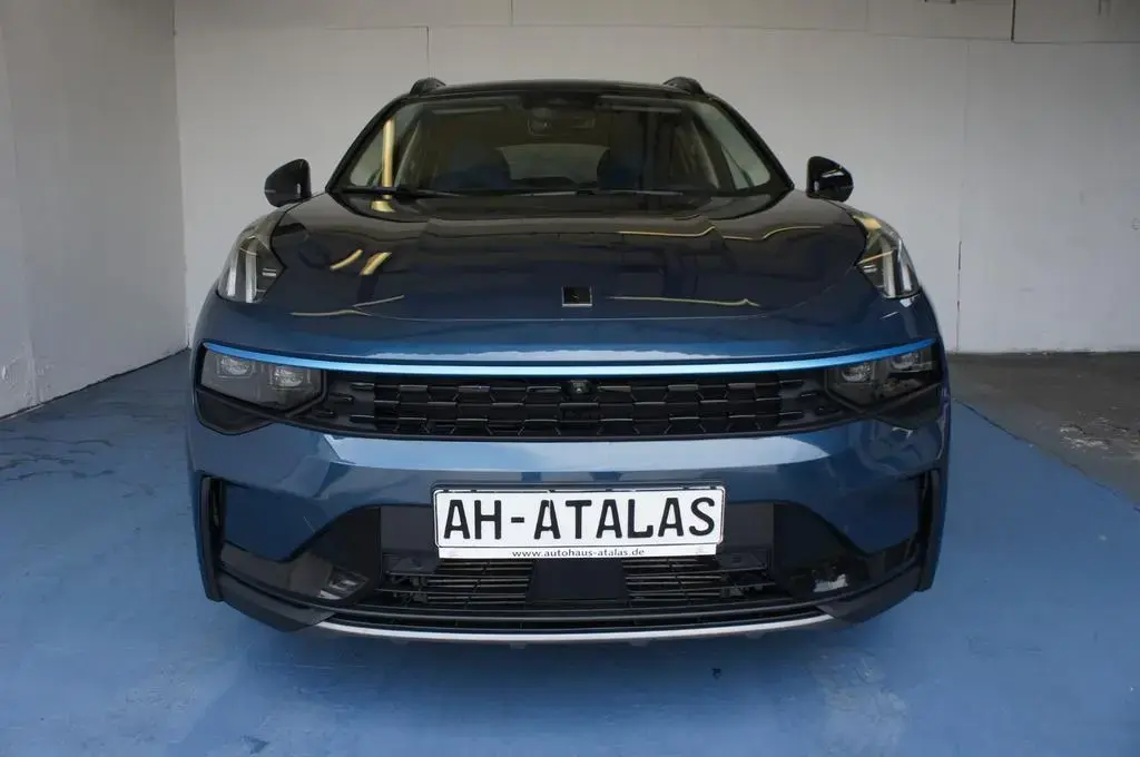 Main__Slider__Photo:Lynk&Co 01 1.5 192KW 01 PHEV DCT 3.3kW"NAVI-KAMR.D3Disyp 12/2022-1