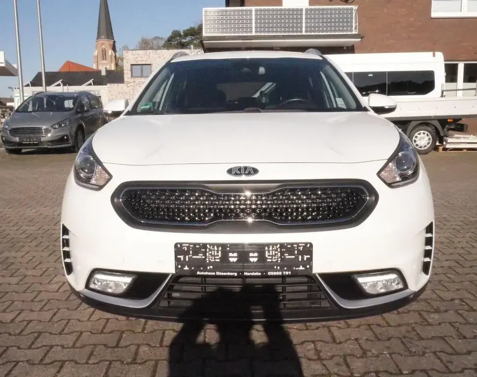 Main__Slider__Photo:Kia Niro Spirit Hybrid Navi GRA Klima Spurhalte 12/2019-1