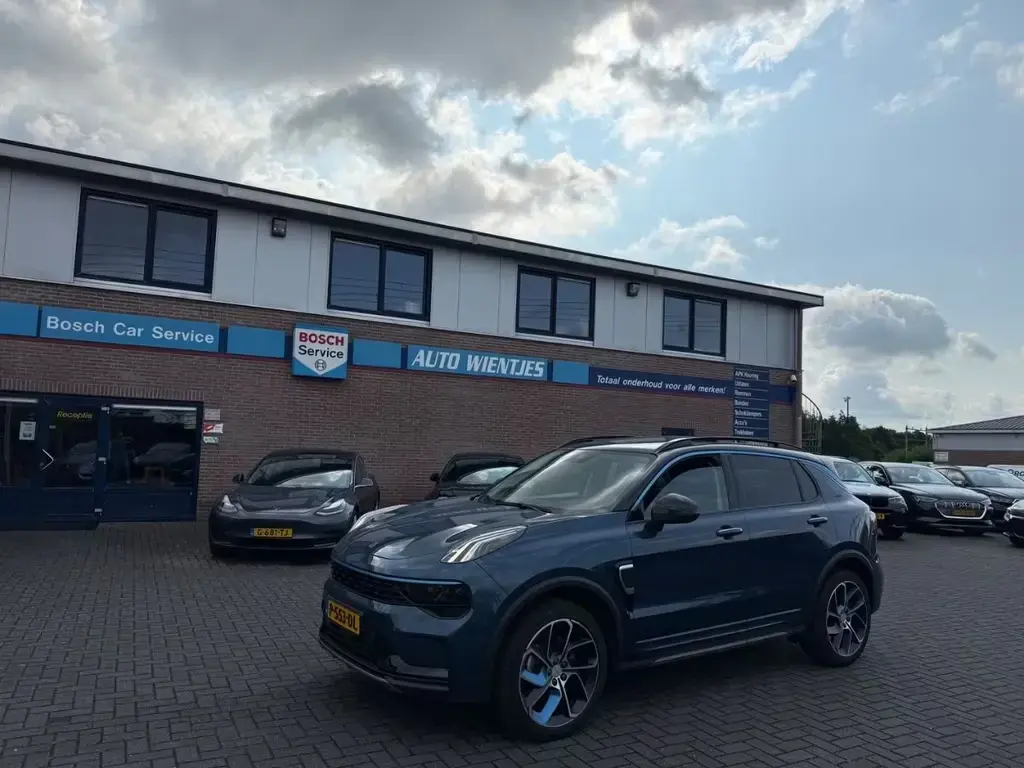 Main__Slider__Photo:Lynk&Co 01 1.5 Plug-in Hybrid | Pano | ACC | Carplay 02/2022-1