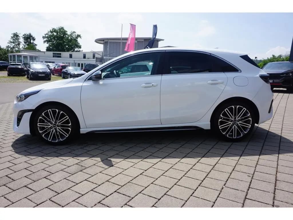 Main__Slider__Photo:Kia Ceed 1.5T 140 GT Line DCT7 Navi Indukt. Virt. Co 12/2025-0