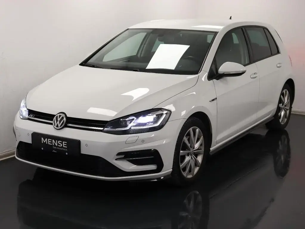 Main__Slider__Photo:Volkswagen Golf VII 1.5 TSI Highline R-LINE Navi LED 17Zoll 01/2019-1