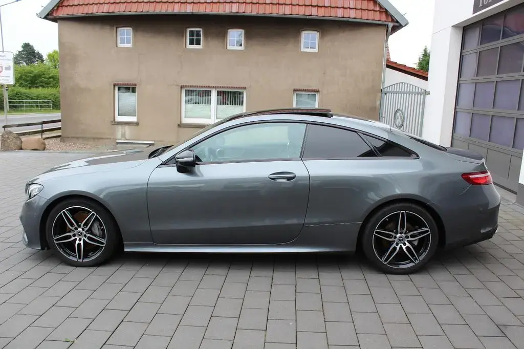 Main__Slider__Photo:Mercedes-Benz E-Class 200 Coupe AMG Line (PANORAMADACH-SCHIEBEDACH) 03/2019-1