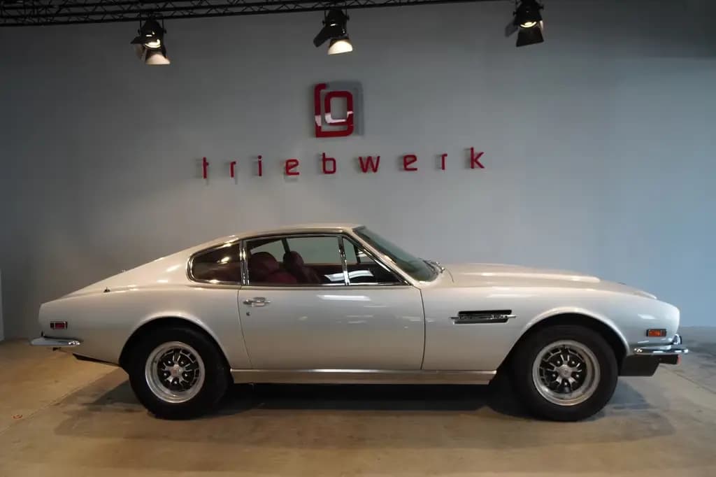 Main__Slider__Photo:Aston Martin DBS V8 5.3 L Auto - Lefthand drive *Zustand 2* 01/1971-0