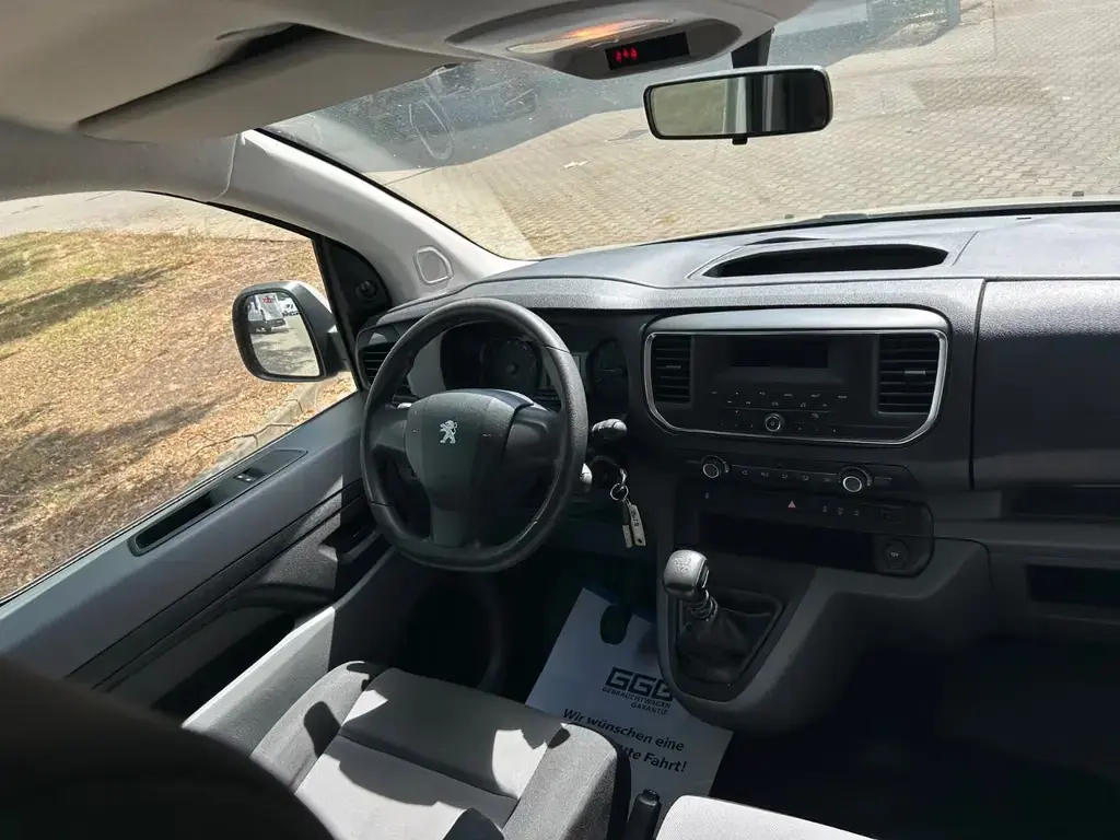 Main__Slider__Photo:Peugeot Traveller BlueHDi 115 *88921KM*2 Jahre Garantie* 05/2017-1