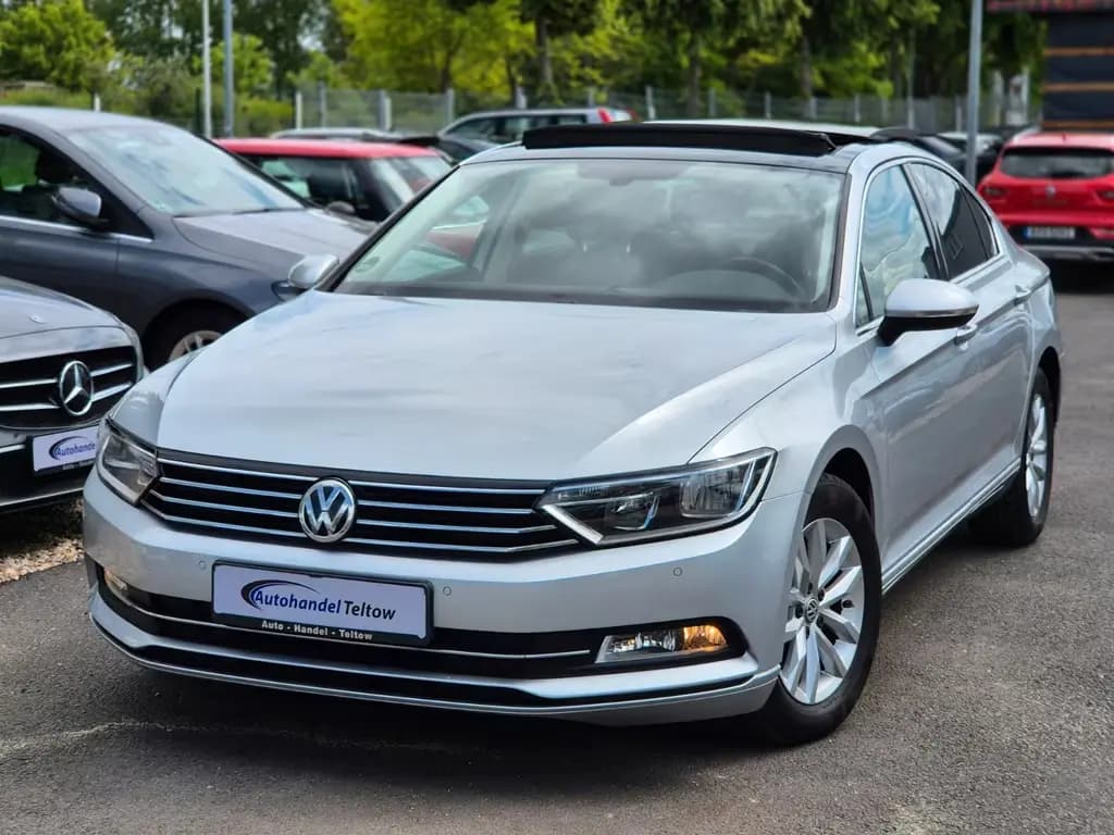 Main__Slider__Photo:Volkswagen Passat Comfortline BMT *Pano *Navi *PDC *DAB 02/2015-0