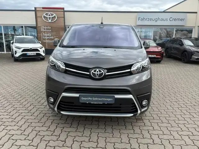 Main__Slider__Photo:Toyota Proace (Verso) Proace 2,0-l-D-4D L1 Autm. Verso Executive 06/2023-1