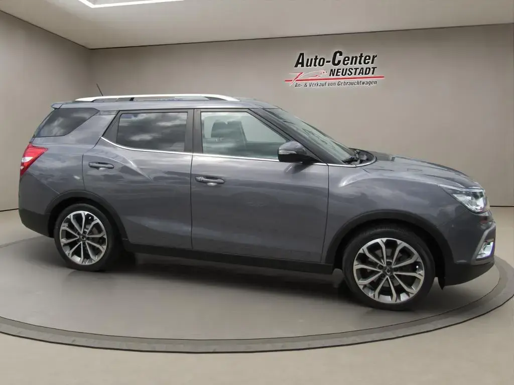 Main__Slider__Photo:Ssangyong Tivoli 1.6 e-XGi 160 SAPPHIRE 2WD, NAVI, AHK.. 08/2018-1