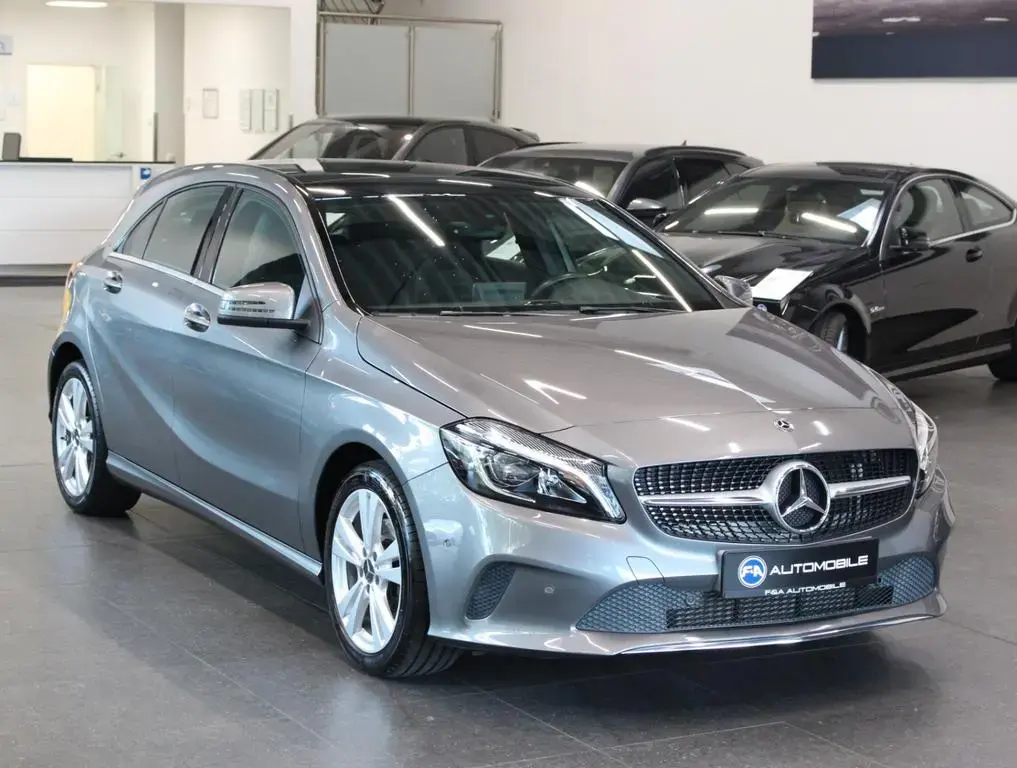 Main__Slider__Photo:Mercedes-Benz A 200 BlueEfficiency Urban 2. Hand*LED*Pano 07/2017-1