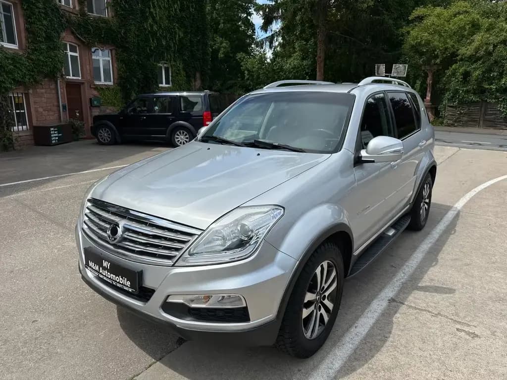 Main__Slider__Photo:Ssangyong REXTON W Sapphire 4WD/Automatik/Leder/AHK 2.6T 07/2015-0