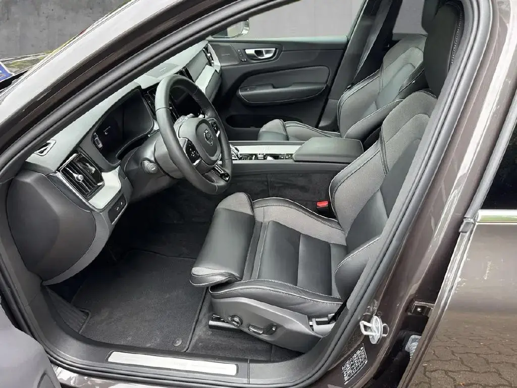 Main__Slider__Photo:Volvo XC60 T6 AWD Plus Bright Plug-In Hybrid 06/2024-1