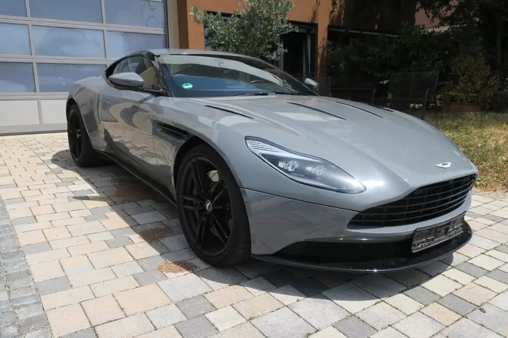 Main__Slider__Photo:Aston Martin DB11 5.2 V12 Launch Edition 12/2016-0