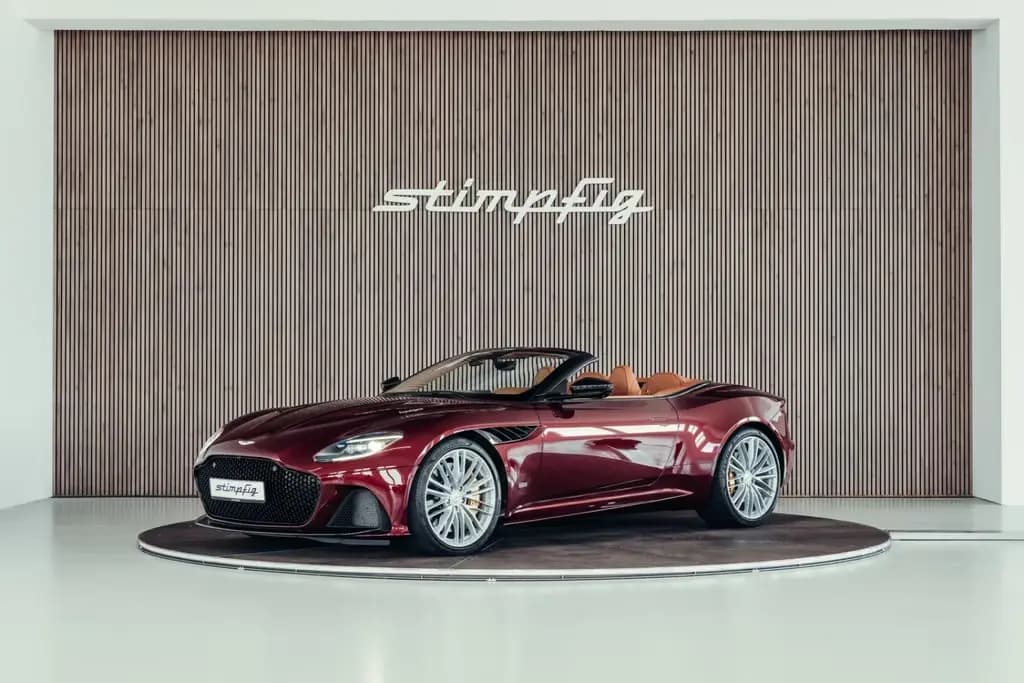 Main__Slider__Photo:Aston Martin DBS Volante Superleggera, Liquid Crimson, MwSt. 07/2022-0