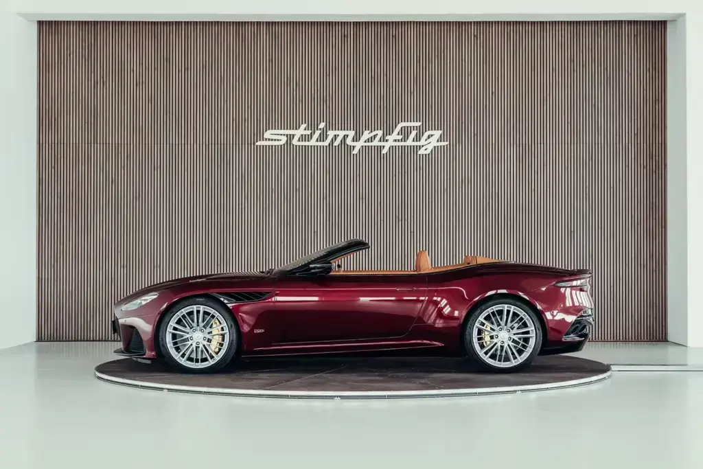 Main__Slider__Photo:Aston Martin DBS Volante Superleggera, Liquid Crimson, MwSt. 07/2022-1
