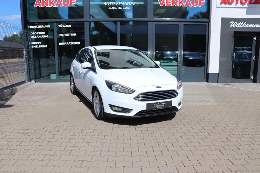 Main__Slider__Photo:Ford Focus Lim. Titanium Kamera Navi Klima SHZ 11/2017-0