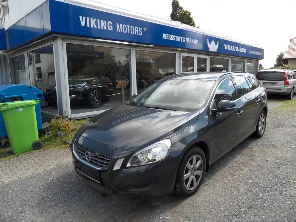 Main__Slider__Photo:Volvo V60 Kombi Momentum 03/2012-0