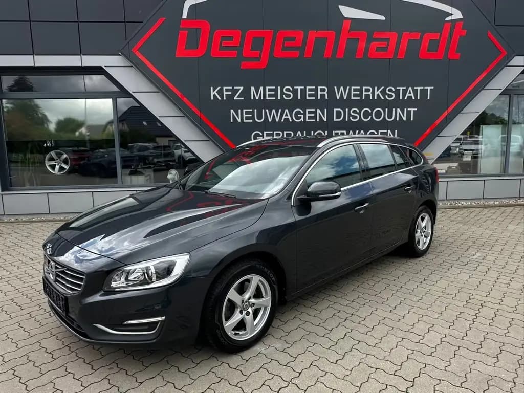 Main__Slider__Photo:Volvo V60 Kombi Summum Virtual Lane ACC Navi BLIS 02/2018-0