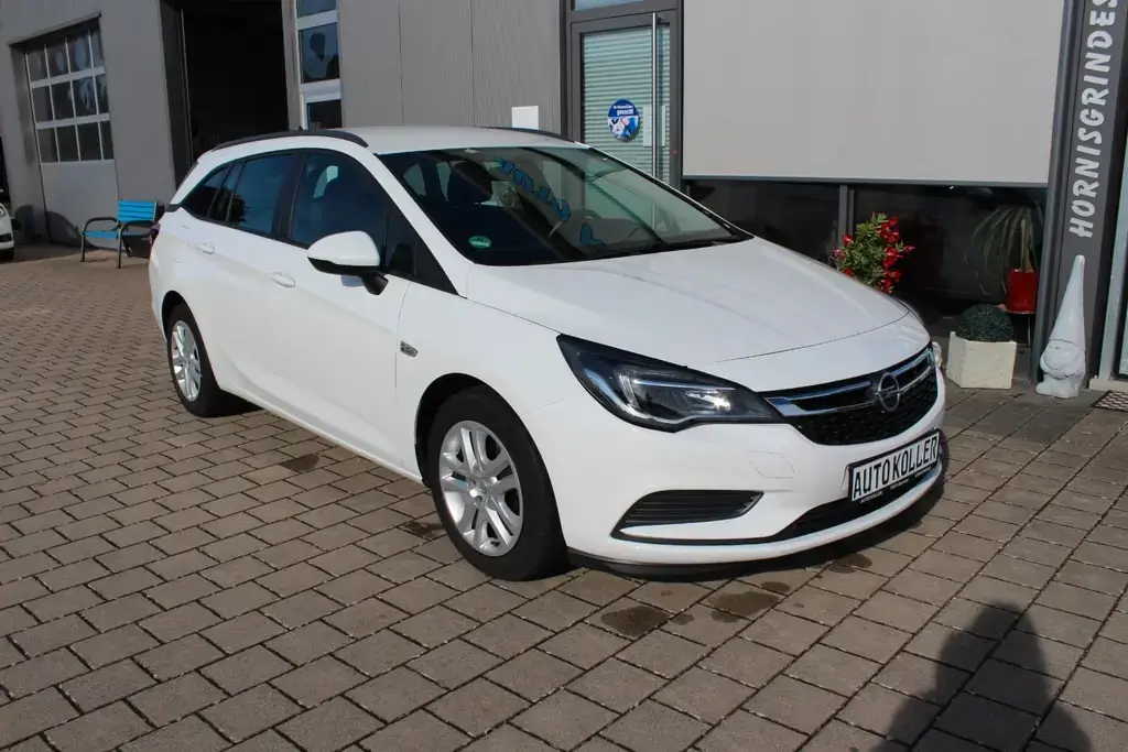 Main__Slider__Photo:Opel Astra K Sports Tourer Edition Start/Stop 11/2017-1