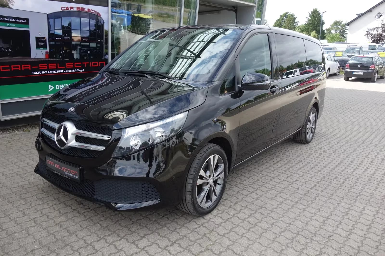 Main__Slider__Photo:Mercedes-Benz V-Class 220 04/2020-0