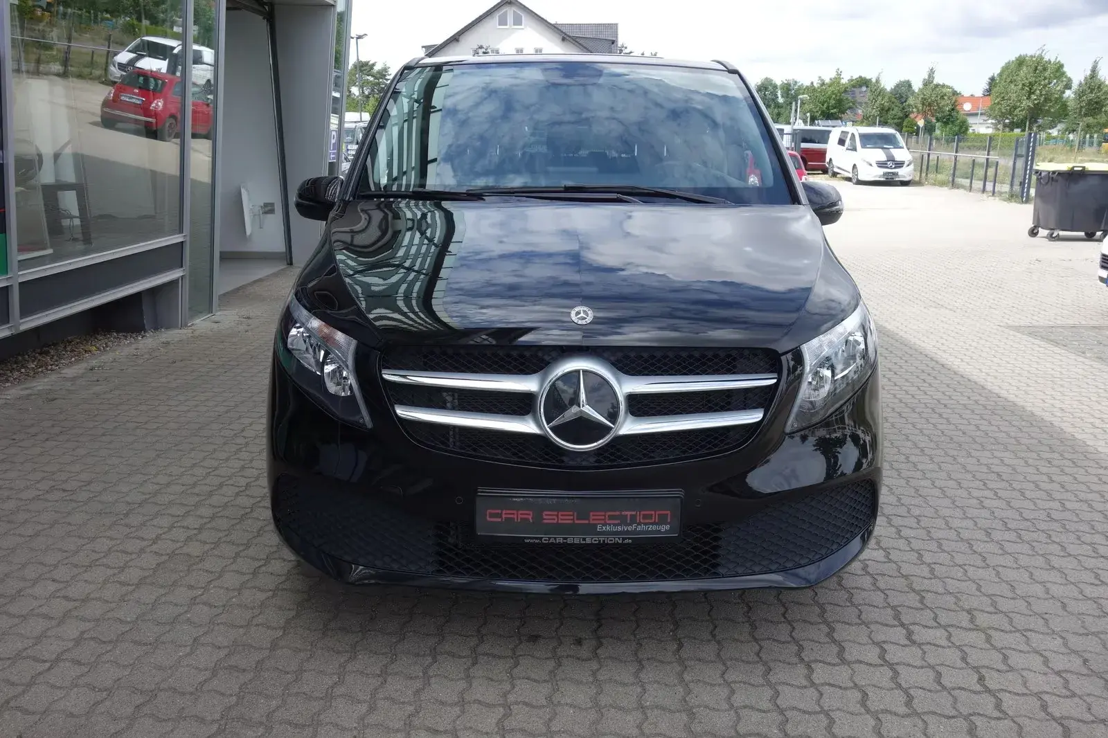 Main__Slider__Photo:Mercedes-Benz V-Class 220 04/2020-1