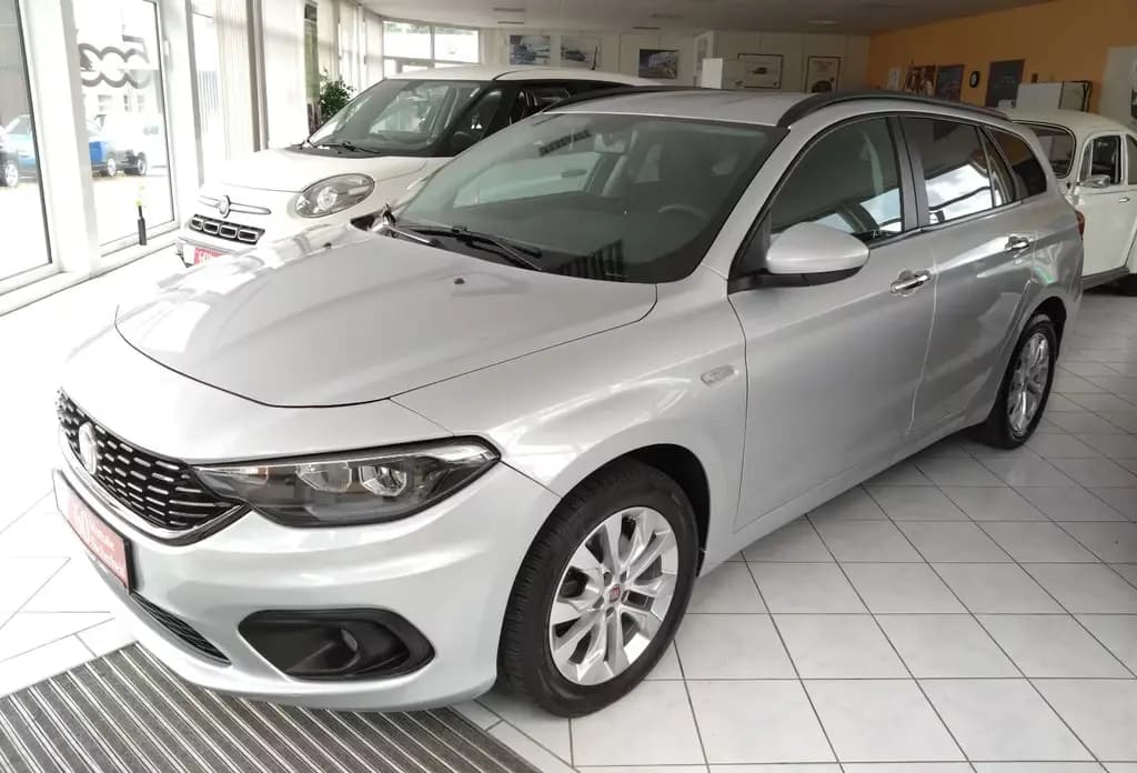 Main__Slider__Photo:Fiat Tipo Kombi 1.4 T-Jet EASY Navigation Parkpilot 09/2016-0